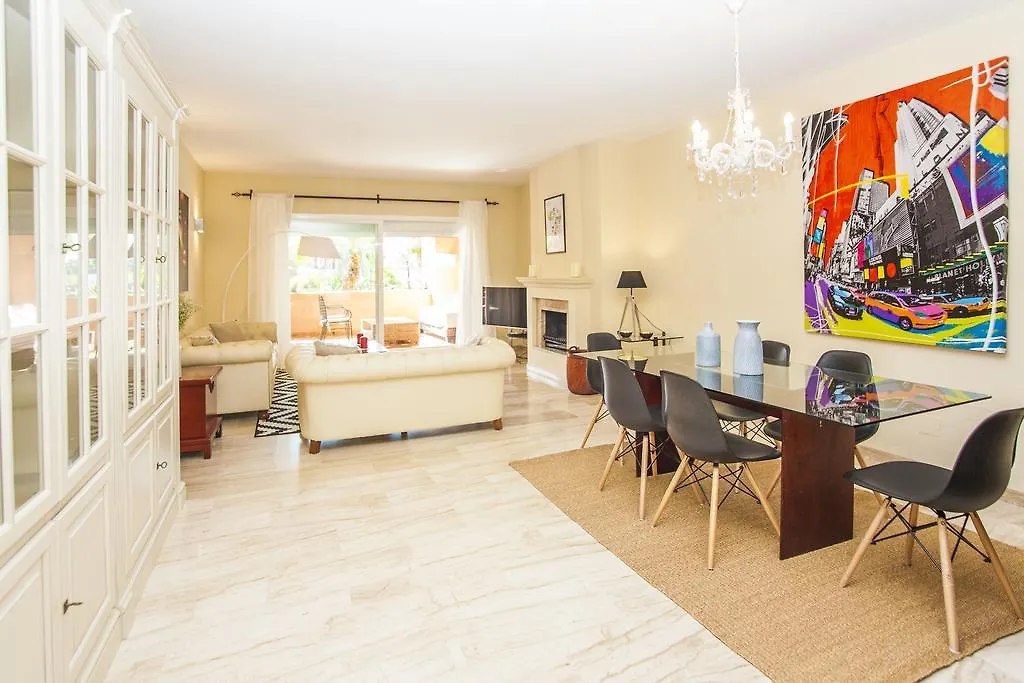 Alhambra Dream Airstream Apartment Estepona
