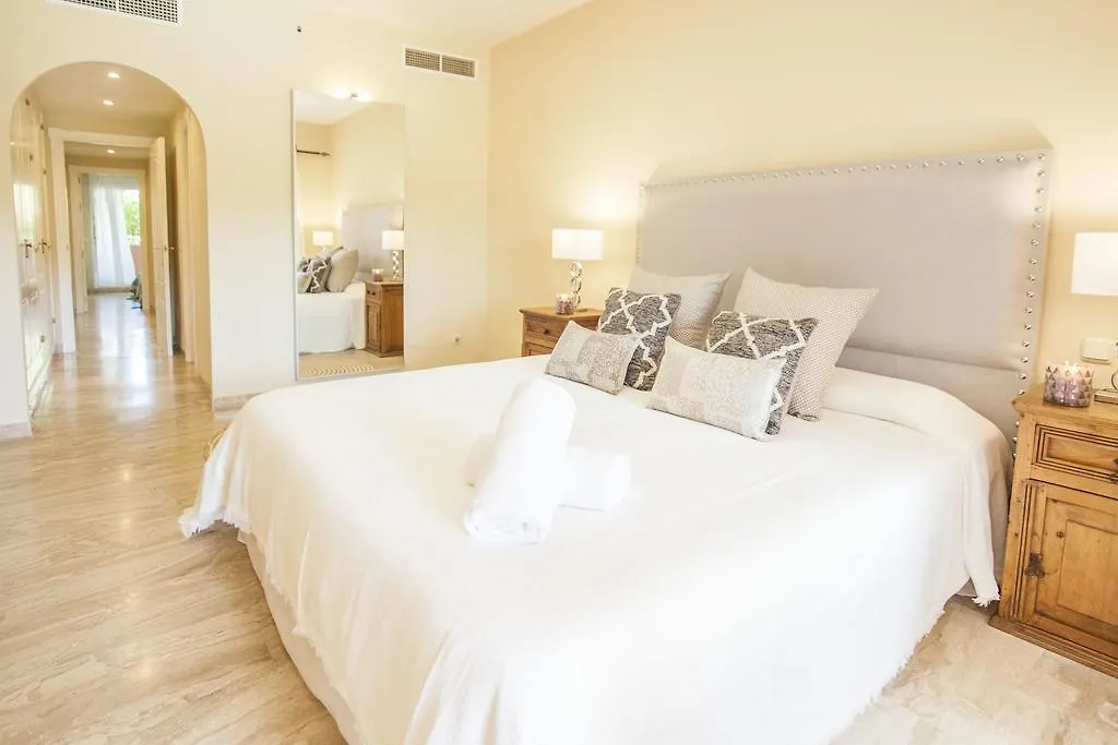 Alhambra Dream Airstream Apartment Estepona